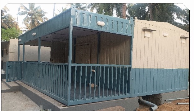 Portable cabin with veranda